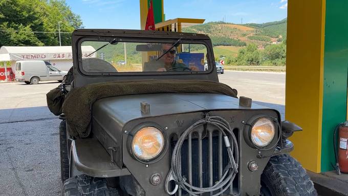 «Ich liebe dieses Auto» – Zürcher fährt mit Militärjeep in die Kosovo-Ferien