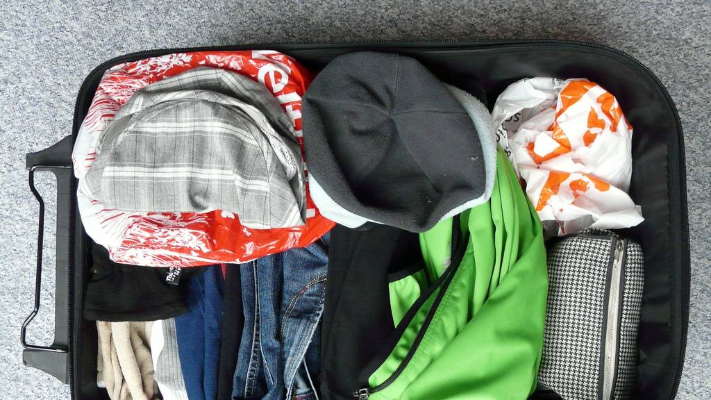So packen Herr und Frau Schweizer den Koffer