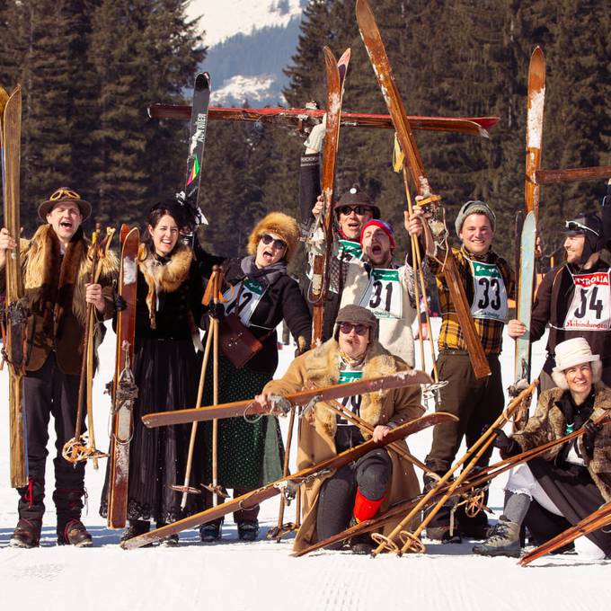 Nostalgie-Skirennen im Sattel-Hochstuckli kämpft mit Frühlingswetter