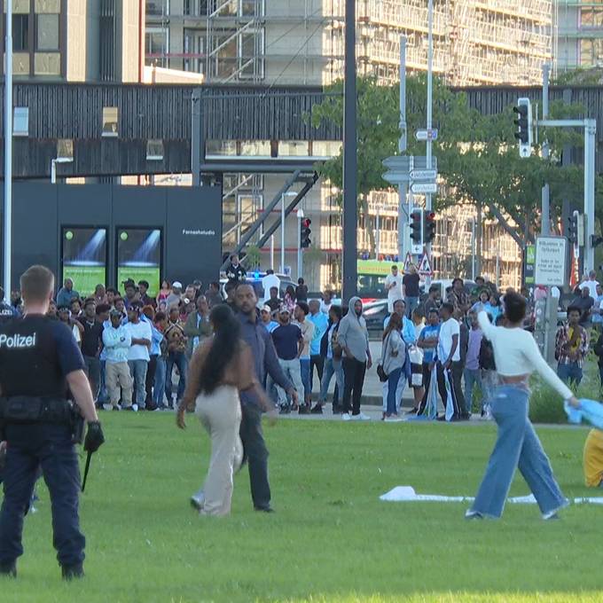 Demonstration beim Glattpark mutiert zur Massenschlägerei