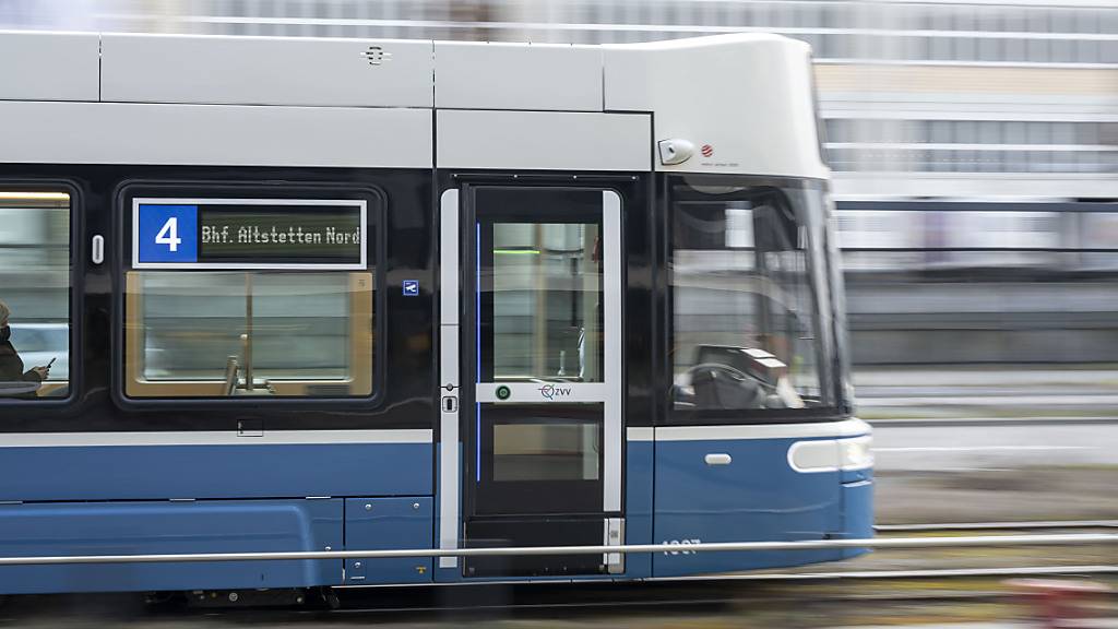 Die Verkehrsbetriebe der Stadt Zürich wollen einen Tram-Simulator anschaffen. Dieser soll für die Aus- und Weiterbildung von Trampilotinnen und -piloten genutzt werden. (Symbolbild)