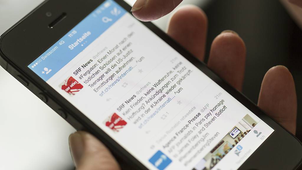 Das Smartphone ist bei der Schweizer Bevölkerung das beliebteste Gerät zum Surfen im Internet. (Archivbild)