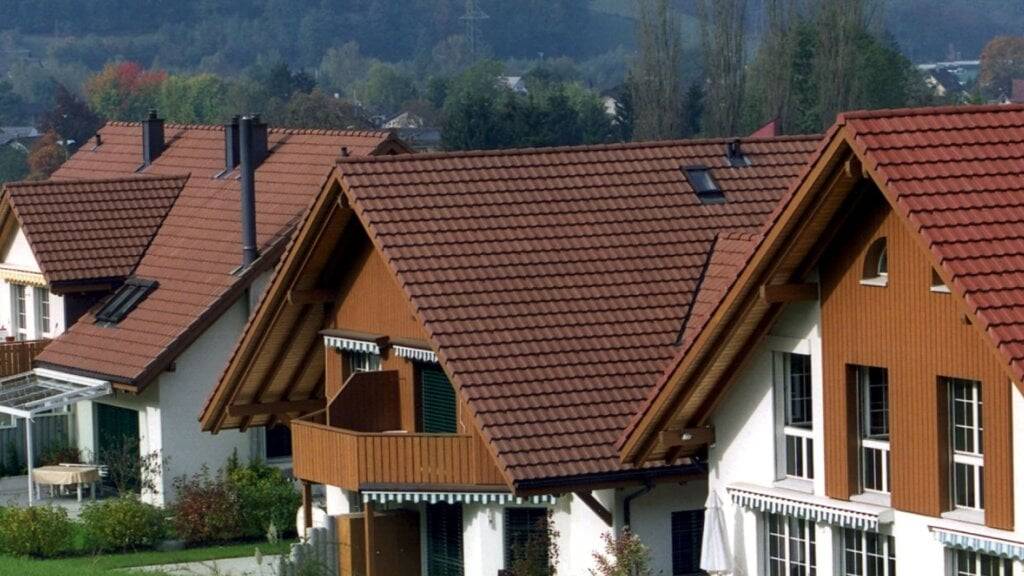 Am 28. September entscheidet das Schweizer Stimmvolk über einen Systemwechsel bei der Besteuerung der eigenen vier Wände. Gibt es ein Ja, fällt der Eigenmietwert. Genau danach sieht es gemäss neuesten Umfragen aus. (Archivbild)