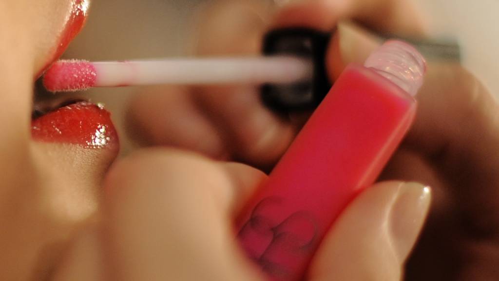 Das Resultat der Kontrolle von Lippenpflegeprodukten lässt gemäss Kantonslabor Basel-Stadt auf eine mangelnde Qualitätskontrolle der betreffenden Hersteller schliessen. (Symbolbild)