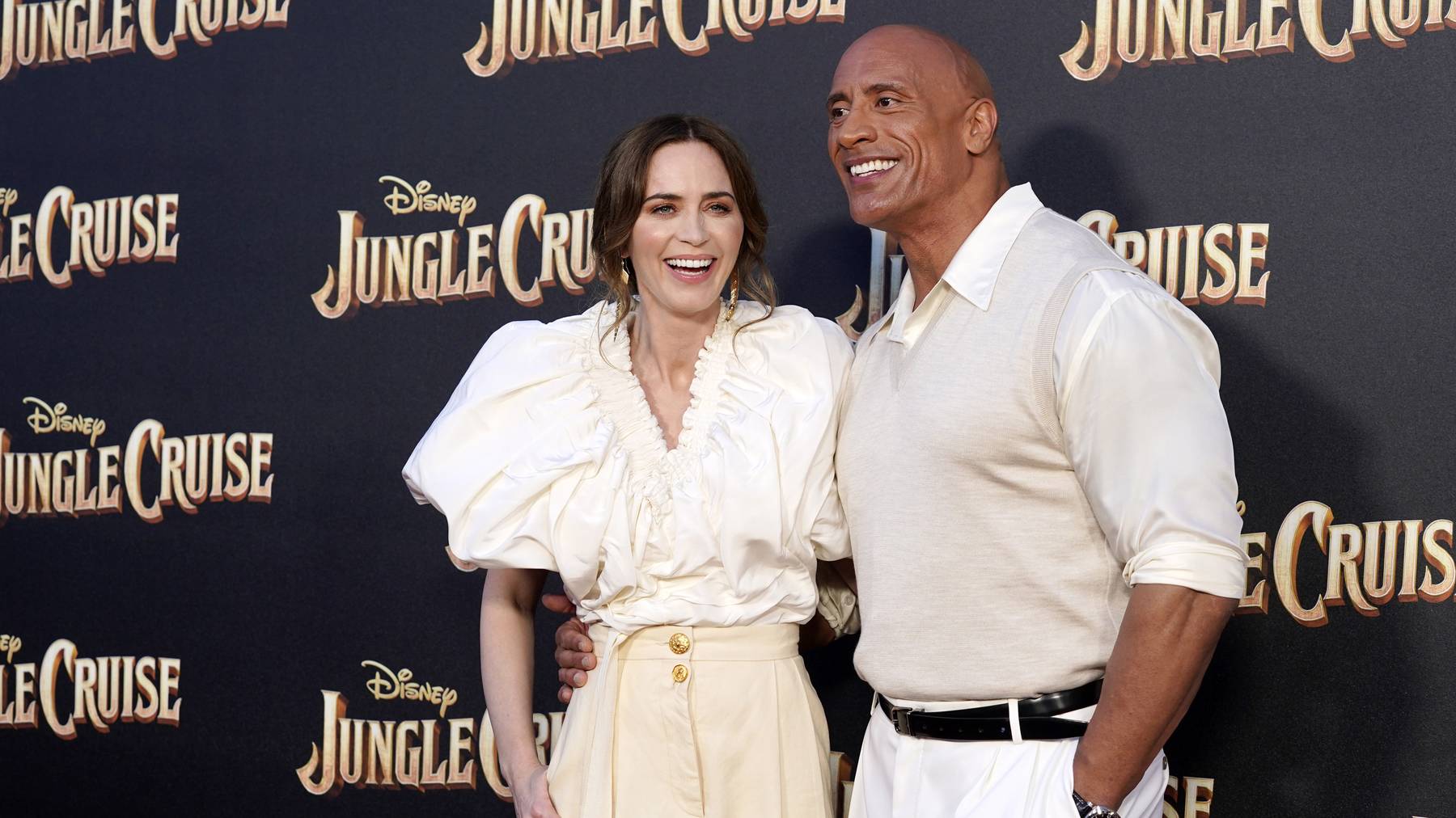 Emily Blunt, left, and Dwayne Johnson, cast members in «Jungle Cruise,» pose together at the world premiere of the film, Saturday, July 24, 2021, at Disneyland in Anaheim, Calif.