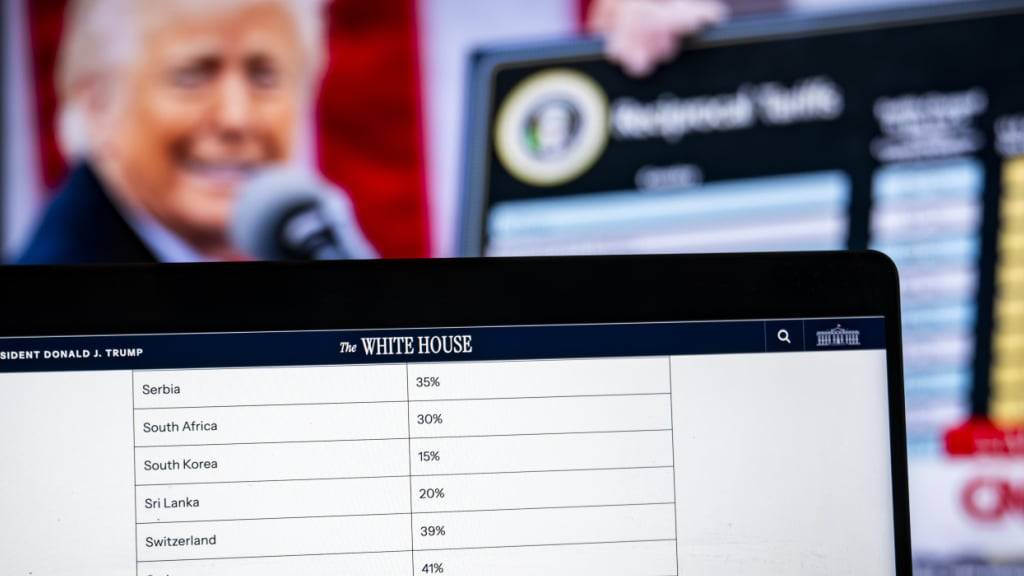 Der von US-Präsident Donald Trump verhängte Importzoll von 39 Prozent auf Güter aus der Schweiz sorgt bei den Parteien für Konsternation.