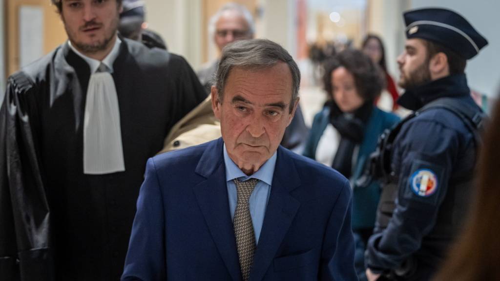 Der Zementkonzern Lafarge wie auch dessen ehemaliger Generaldirektor Bruno Lafont (Bild) und weitere Angeklagte ziehen das Urteildes Pariser Strafgerichts weiter. (Archivbild)