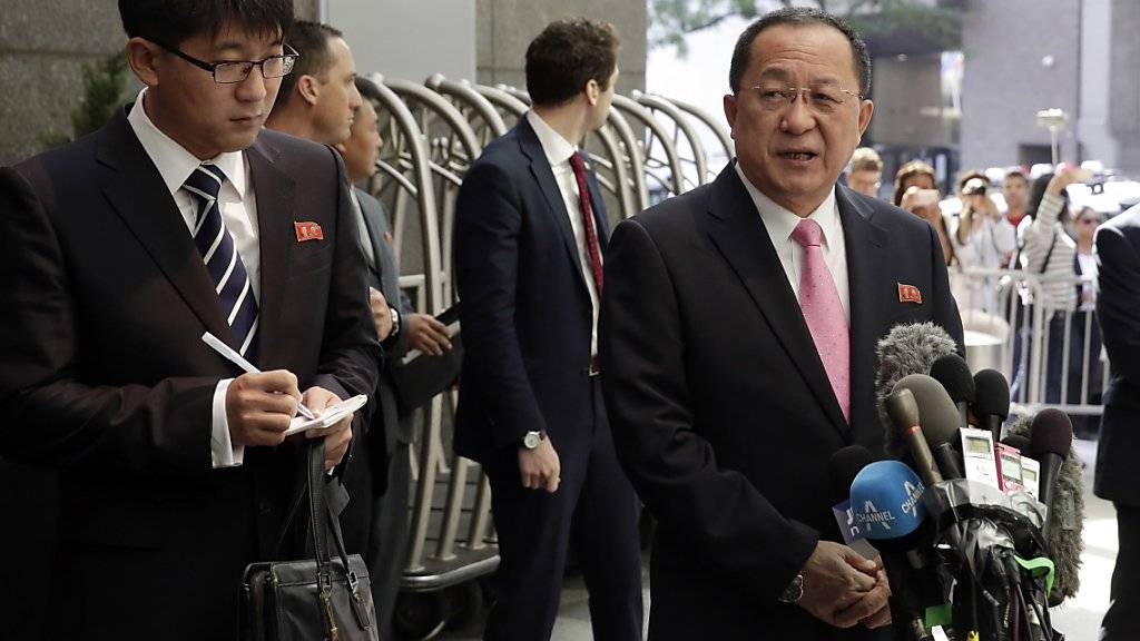 Der nordkoreanische Aussenminister Ri Yong Ho droht den USA mit dem Abschuss eines Kampfflugzeuges.