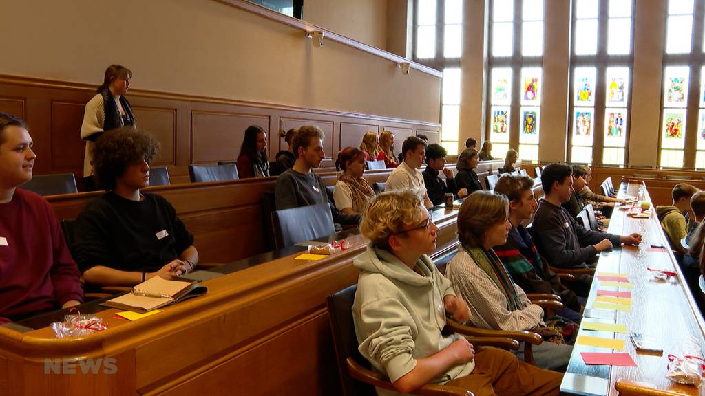 60 junge Menschen politisieren im Rathaus: Sie debattieren an der 3. kantonalen Jugendsession