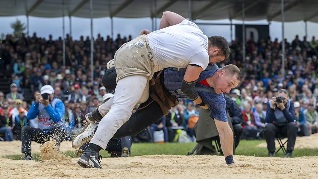 Bieri bodigt Wicki am Innerschweizer Schwingfest