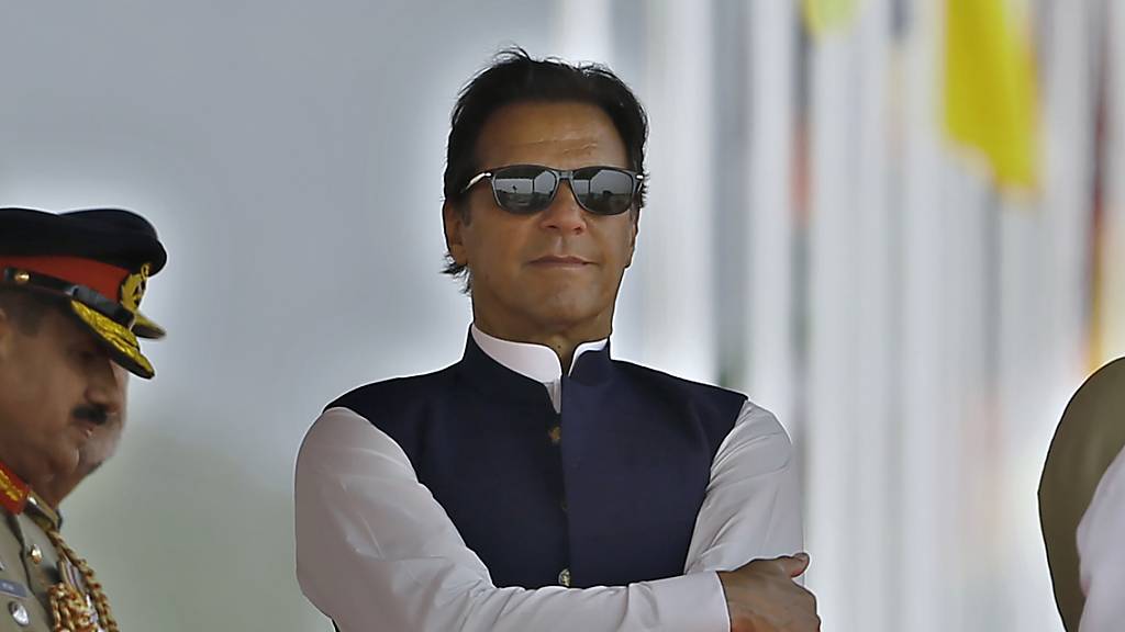 ARCHIV - Oppositionspolitiker warfen Premier Imran Khan schlechte Regierungsführung und Inkompetenz in Wirtschaftsfragen vor. Foto: Anjum Naveed/AP/dpa
