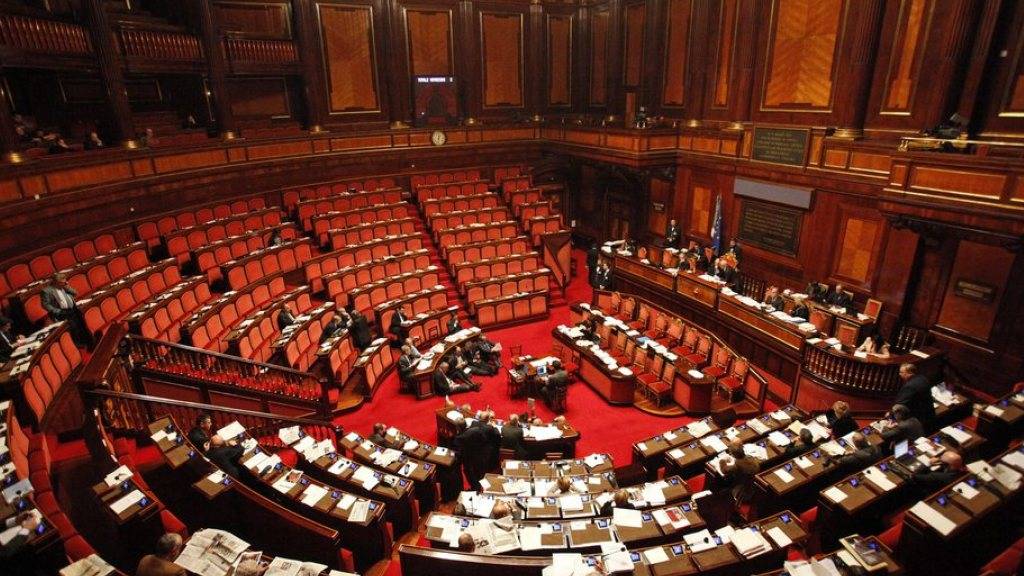 Blick in den Senatssaal in Rom - mit der Reform wird die Zahl der Senatoren von 315 auf 100 verringert. (Archivbild)