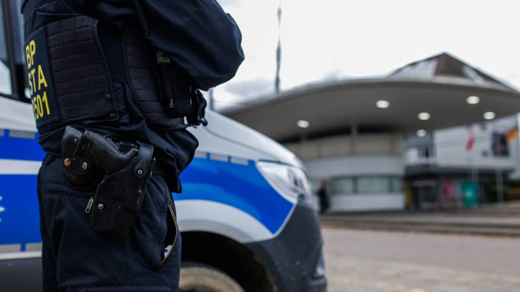 Die Bundespolizei kontrolliert weiterhin bis Mitte Dezember verstärkt Reisende, so auch an der Grenze zur Schweiz.