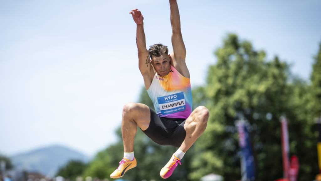 Der Zehnkämpfer Simon Ehammer fliegt in Götzis 8,51 m weit - Schweizer Rekord, Jahres-Weltbestleistung bei den Spezialisten