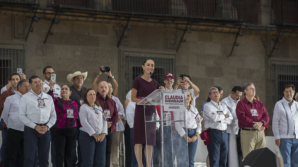 Präsidentschaftskandidatin Claudia Sheinbaum bei ihrer Abschlussveranstaltung auf dem Zócalo. Foto: Jair Cabrera Torres/dpa