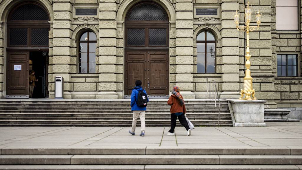 ETH Zürich muss Lohndifferenz auf Geschlechtsdiskriminierung prüfen