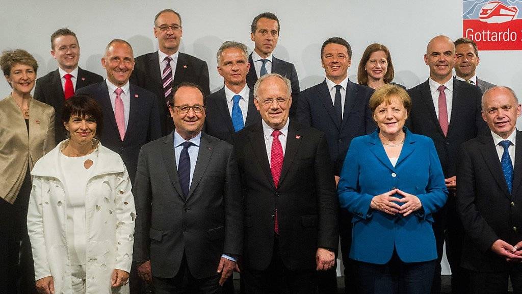 Das Familienfoto der «Very VIPs»: Viele Staats- und Regierungschefs Europas erwiesen dem neuen Gotthardtunnel die Ehre - wenn auch nur für kurze Zeit.