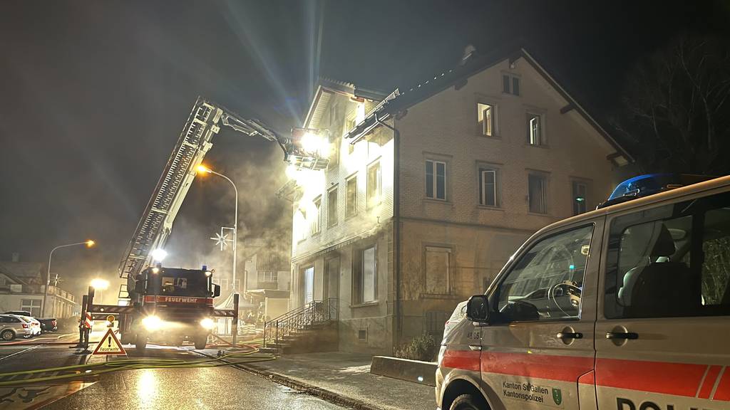 Bewohner aus brennendem Haus gerettet
