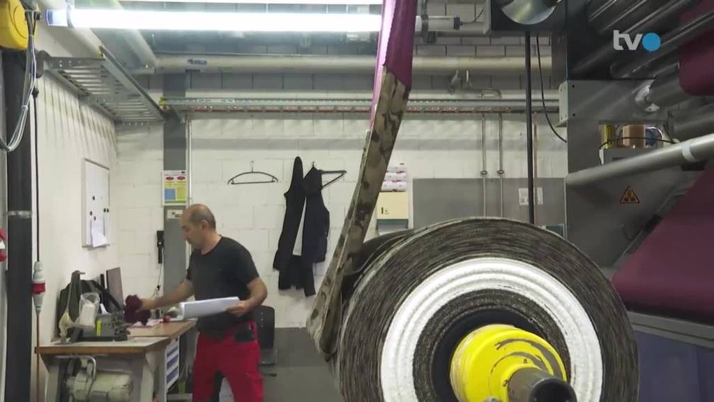 Hunderte Meter Stoff: Seveler Firma produziert Tarnanzüge