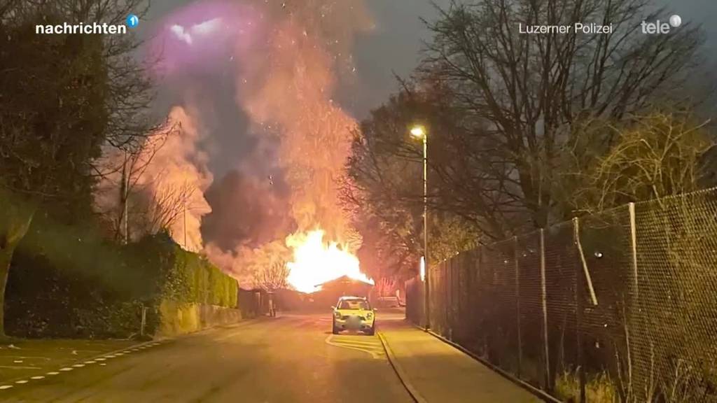 Lagergebäude in Brand