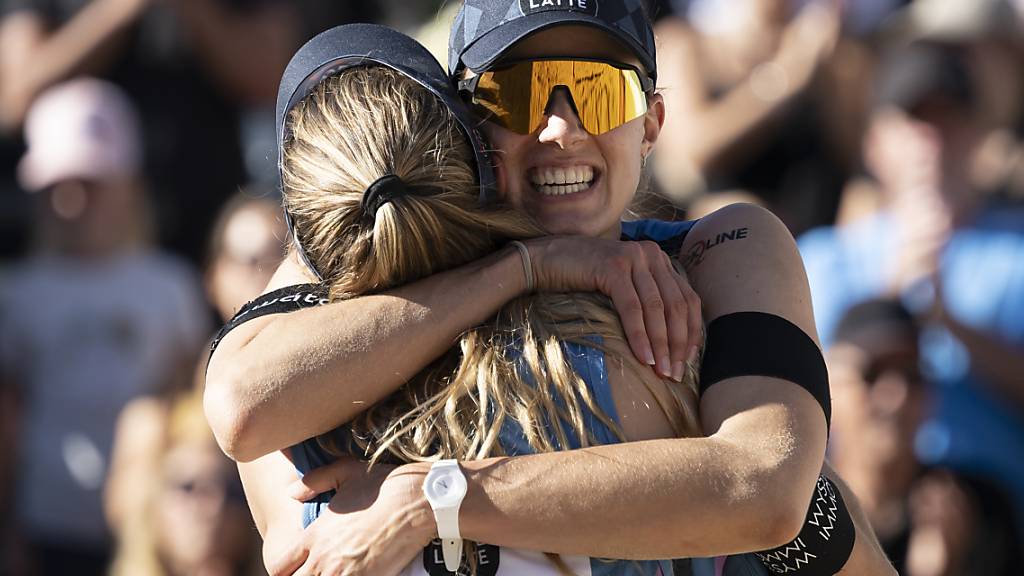 Tanja Hüberli (rechts) und Nina Brunner läuft es an der WM bislang nach Wunsch
