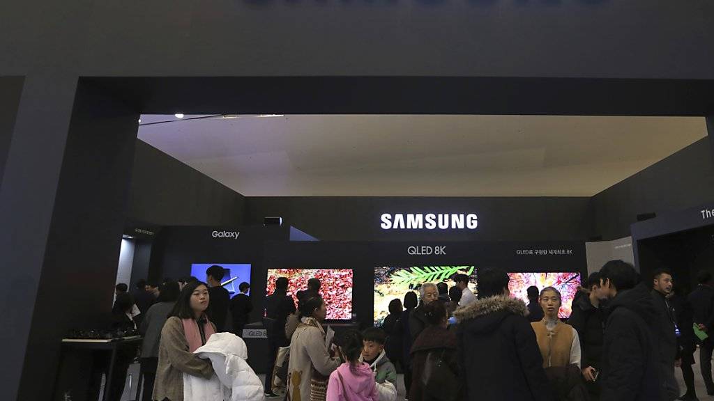Der Samsung-Konzern hat im abgelaufenen Geschäftsquartal deutlich weniger verdient. (Archivbild)