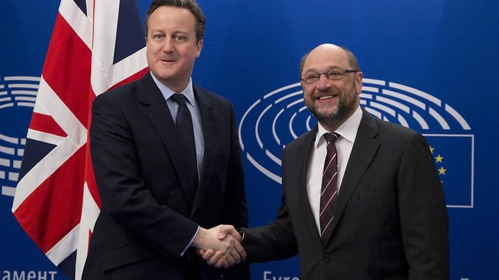 Parlamentspräsident Martin Schulz (rechts) will dem britischen Premier David Cameron (links) keine Garantie geben, dass dessen gewünschte Gesetzesänderungen durchkommen.