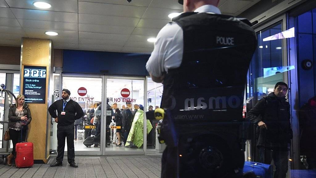 Gas-Alarm am City-Airport in London: Zwei Personen wurden wegen Atemprobleme ins Spital gebracht.
