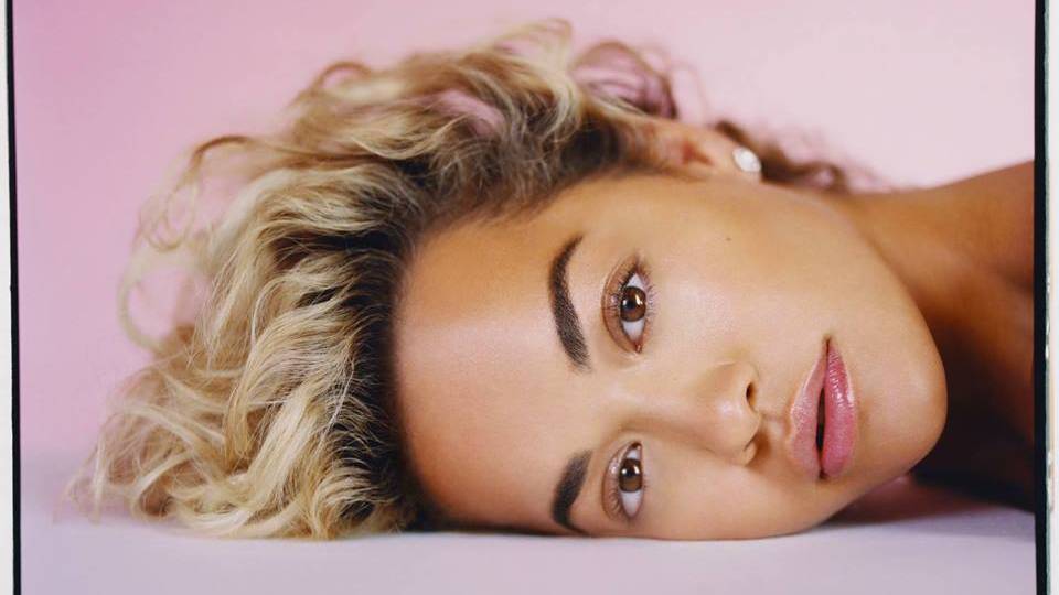 https://www.facebook.com/pg/RitaOra/photos/