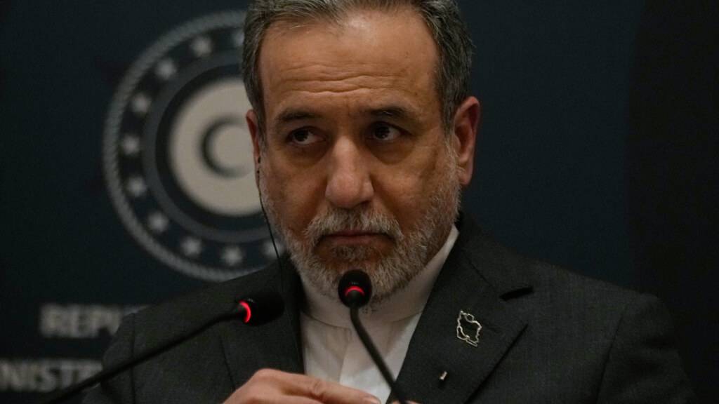 ARCHIV - Der iranische Außenminister Abbas Araghtschi. Foto: Khalil Hamra/AP/dpa/Archivbild