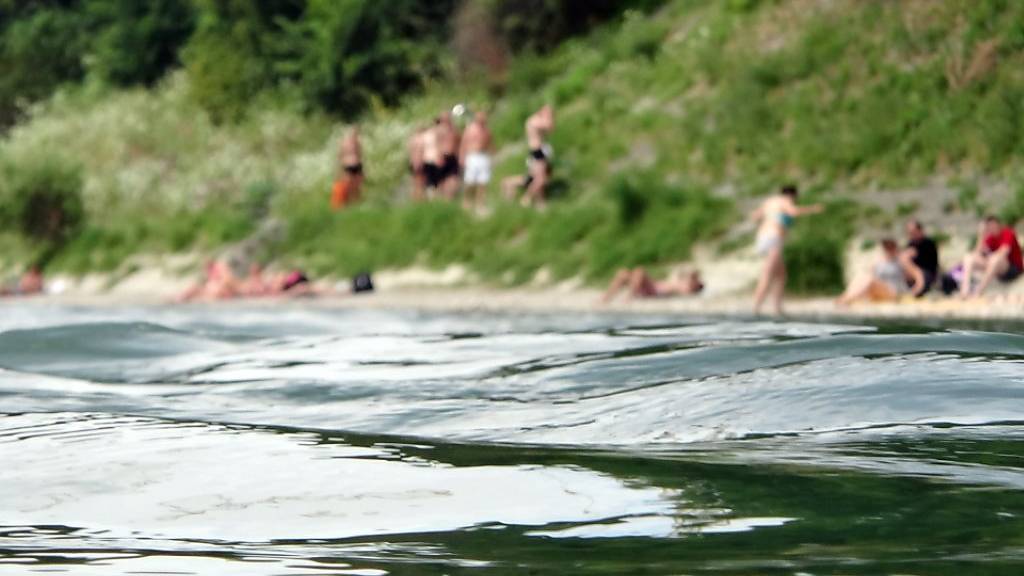 Ein 83-jähriger Schwimmer ist am Sonntag im Rhein bei Waldshut ertrunken. (Symbolbild)