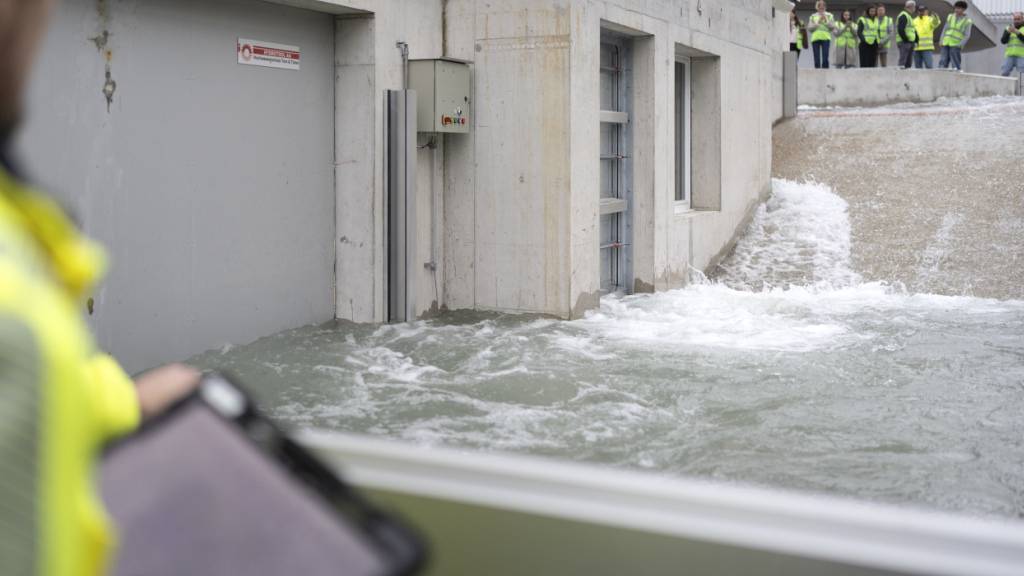 In der Hochwasser-Trainingsanlage in Andelfingen können Einsatzkräfte den Ernstfall üben.