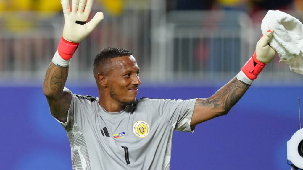 Curaçaos 37-jähriger Goalie Eloy Room lässt sich nach einer sehr starken Leistung feiern