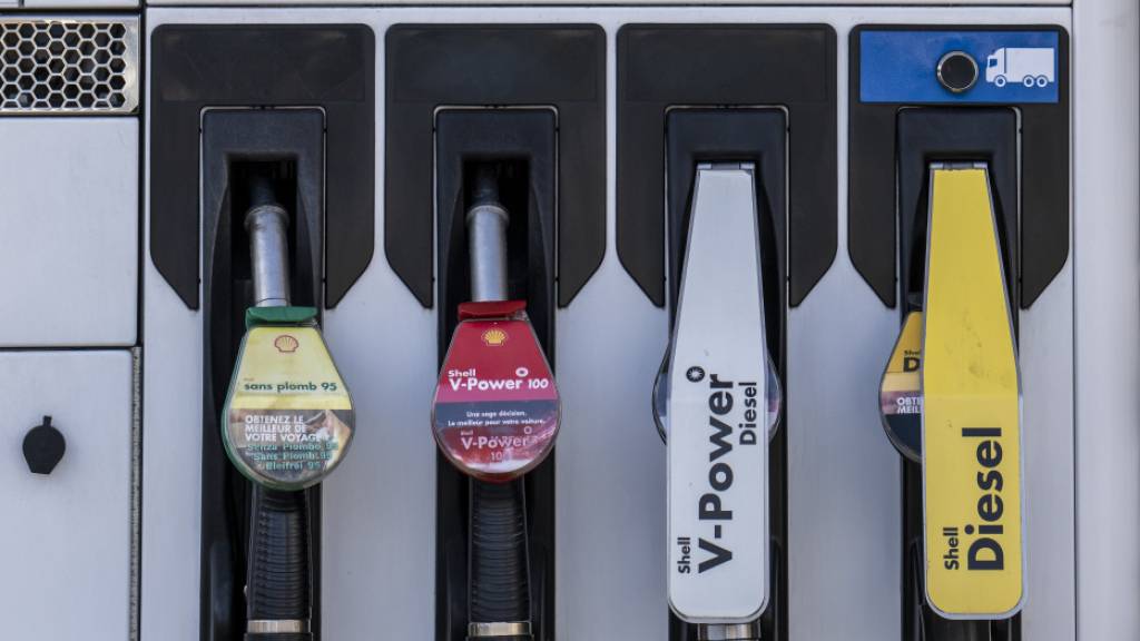 Die Preise für Benzin und Diesel in der Schweiz unterscheiden sich je nach Region sehr stark, hat eine Erhebung von TCS ergeben. (Symbolbild)