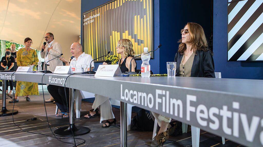 Musikerin Kim Gordon (Mitte) und Schriftstellerin Rachel Kushner (rechts) haben im Rahmen des 74. Locarno Film Festival über ihre Arbeit gesprochen.