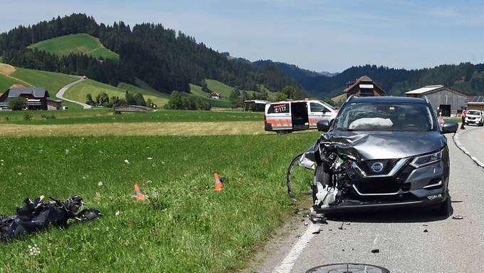 Töfffahrer nach Kollision in Marbach ins Spital geflogen