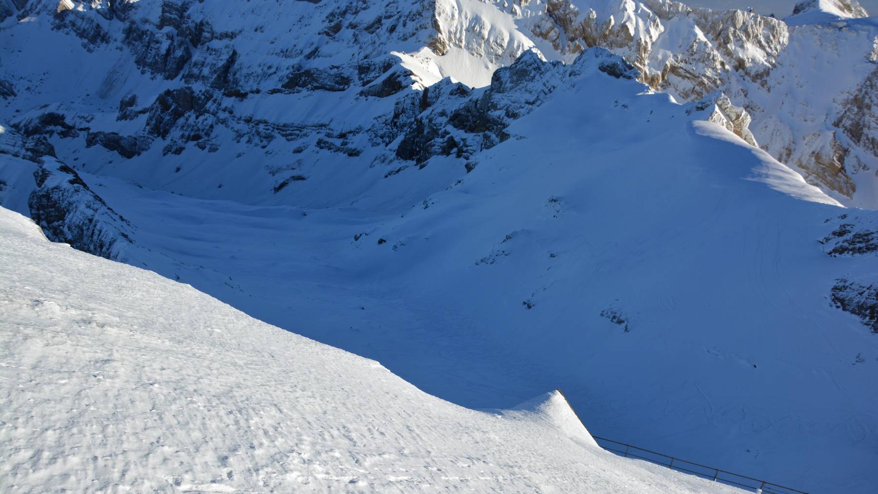 Zwei Skitouren-Fahrer stürzten unterhalb des Berggasthauses Alter Säntis. Ein Mann starb. (Archivbild vom 13. Januar)