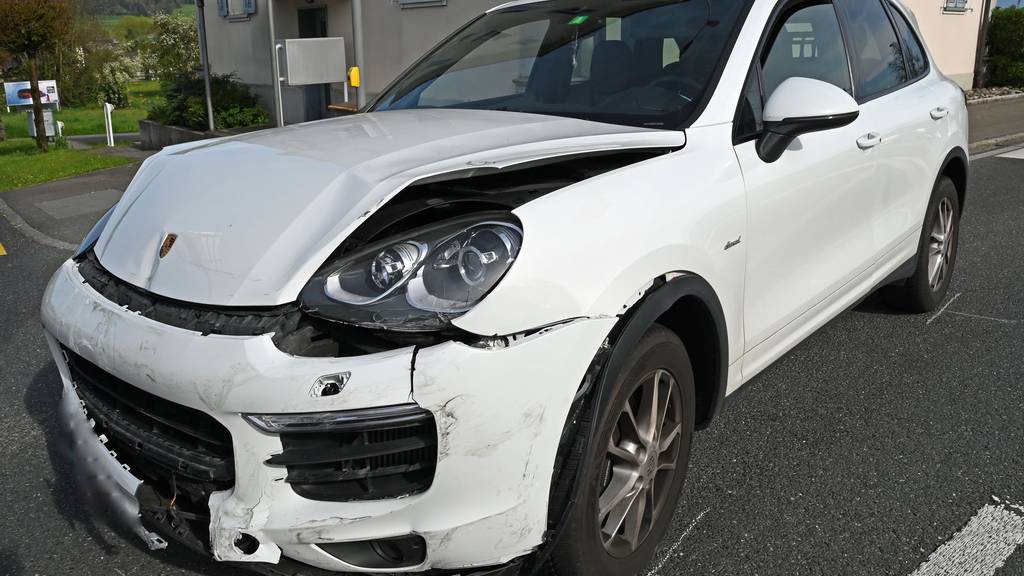 Beim Unfall mit dem Porsche entstand ein Sachschaden von ca. 35'000 Franken.