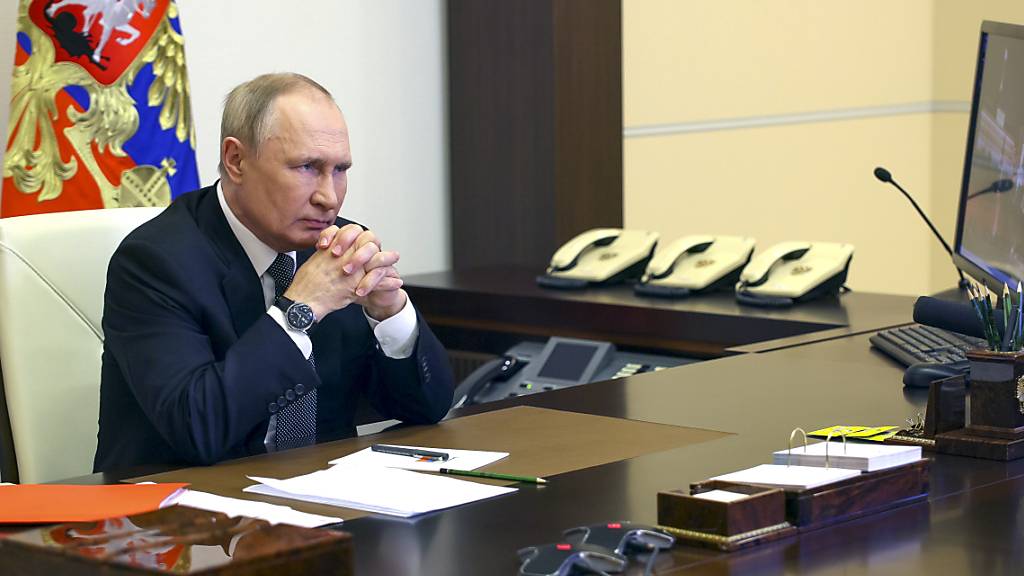 Wladimir Putin hat in vier annektierten ukrainischen Gebieten den Kriegszustand verhängt. Foto: Sergei Ilyin/Pool Sputnik Kremlin/AP/dpa