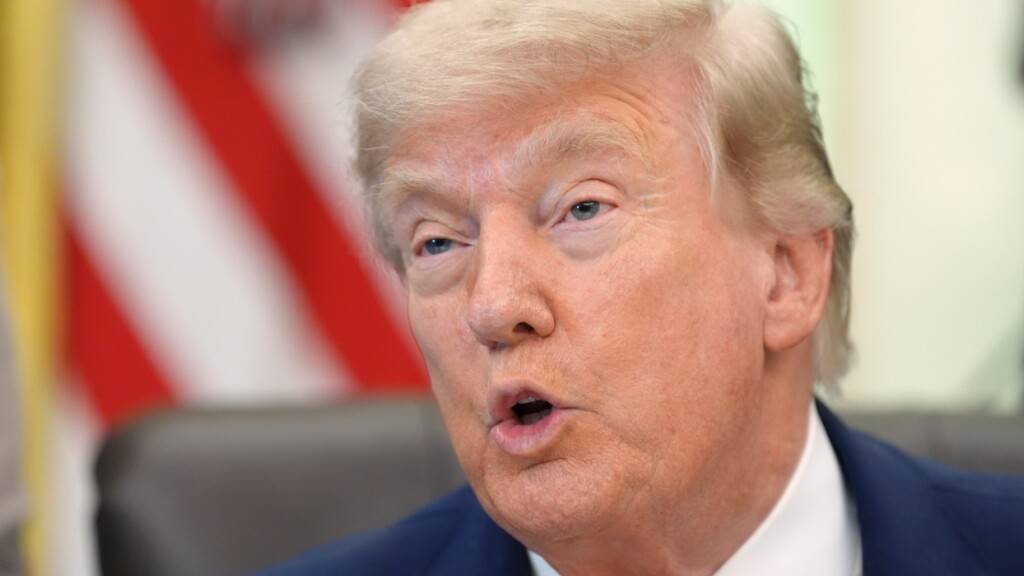 US-Präsident Donald Trump spricht während einer Veranstaltung zur Unterzeichnung einer Erklärung zur Fischereiindustrie im Oval Office des Weißen Hauses. Foto: Jacquelyn Martin/AP/dpa