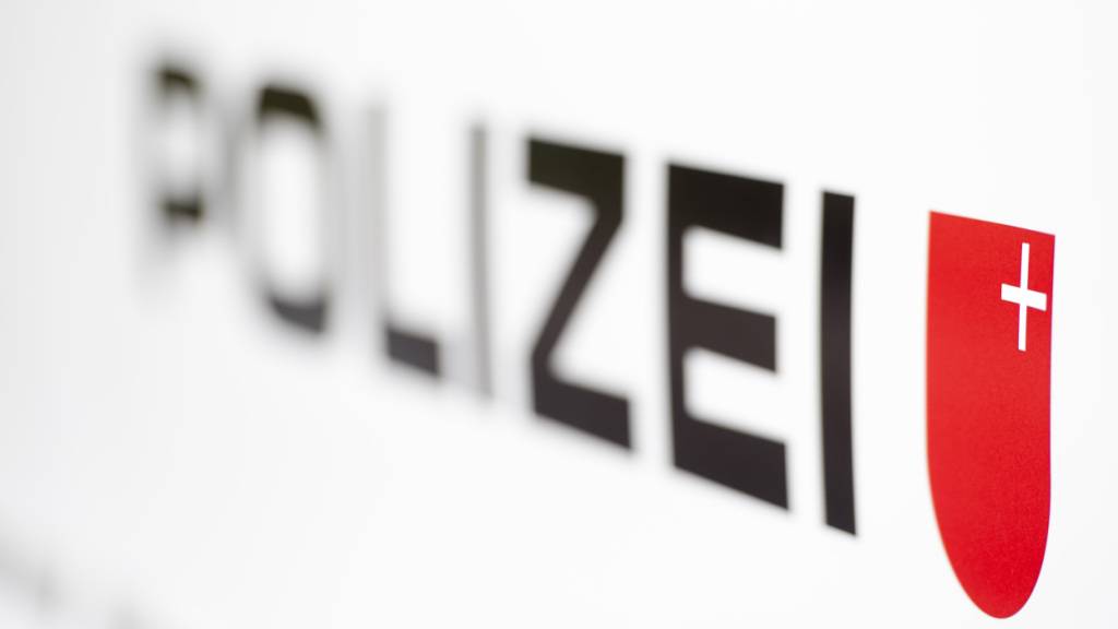 In Siebnen SZ ist am Dienstagabend ein Mann bei einem Messerangriff lebensbedrohlich verletzt worden. (Symbolbild)