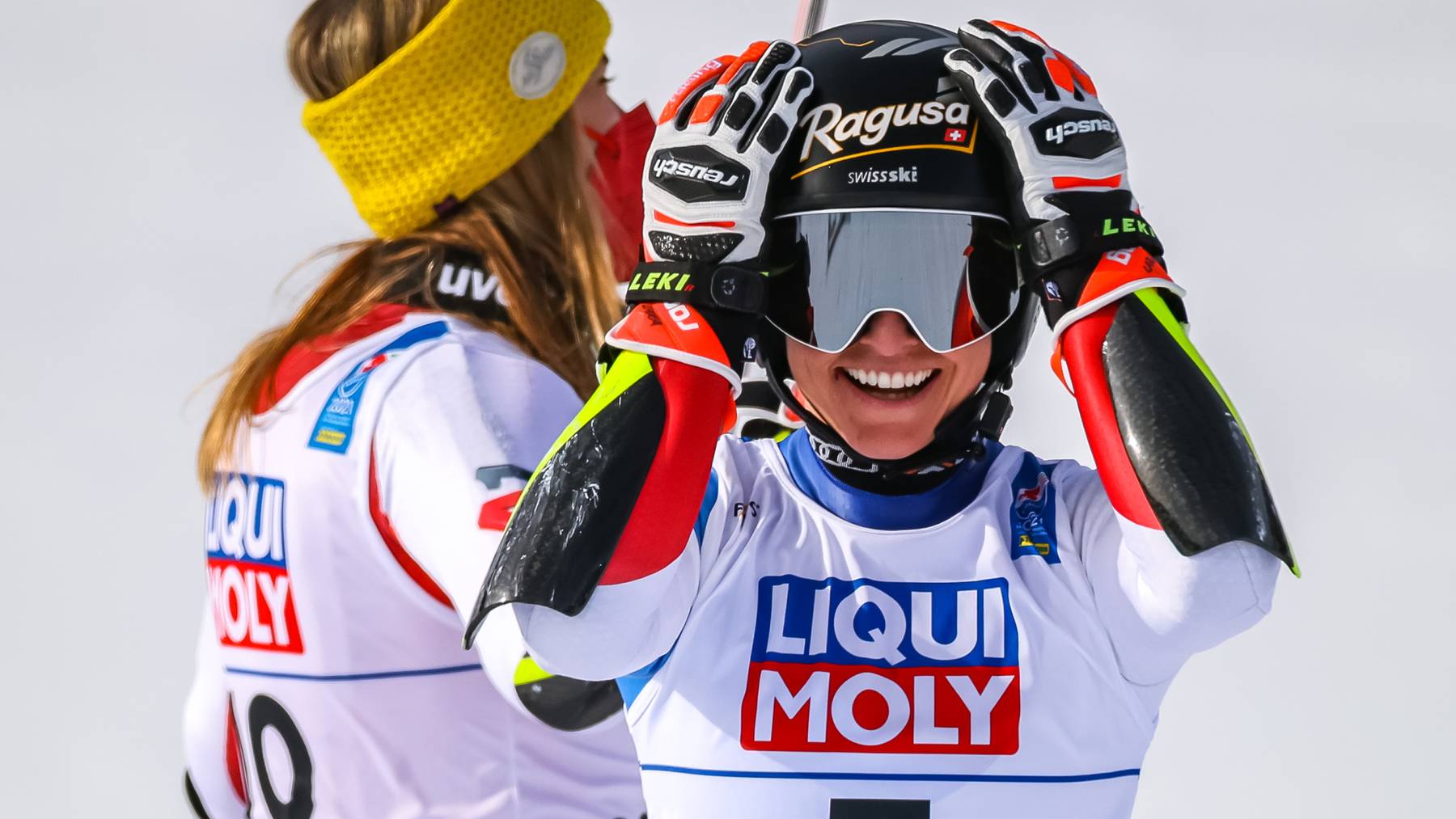 Katharina Liensberger (AUT) Bronzemedaillen Gewinnerin im Riesenslalom der Damen 2021, Lara Gut Behrami (SUI) Goldmedaillen Gewinnerin und Weltmeisterin im Riesenslalom der Damen 2021 am Donnerstag, 18. Februar 2021 während dem 2. Lauf für den Riesentorlauf der Damen im Rahmen der Alpinen Ski-Weltmeisterschaft 2021 in Cortina d'Ampezzo.