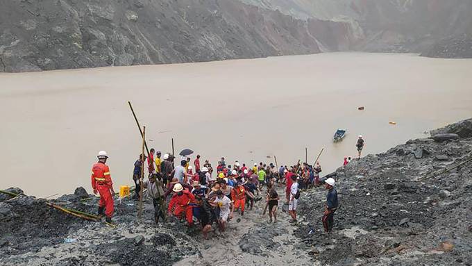 Über hundert Menschen bei Minen-Erdrutsch getötet