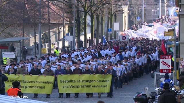 10'000 Bauern demonstrieren gegen Sparpläne