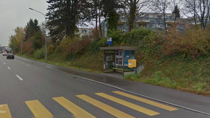 Zwei Frauen bei Busstation attackiert