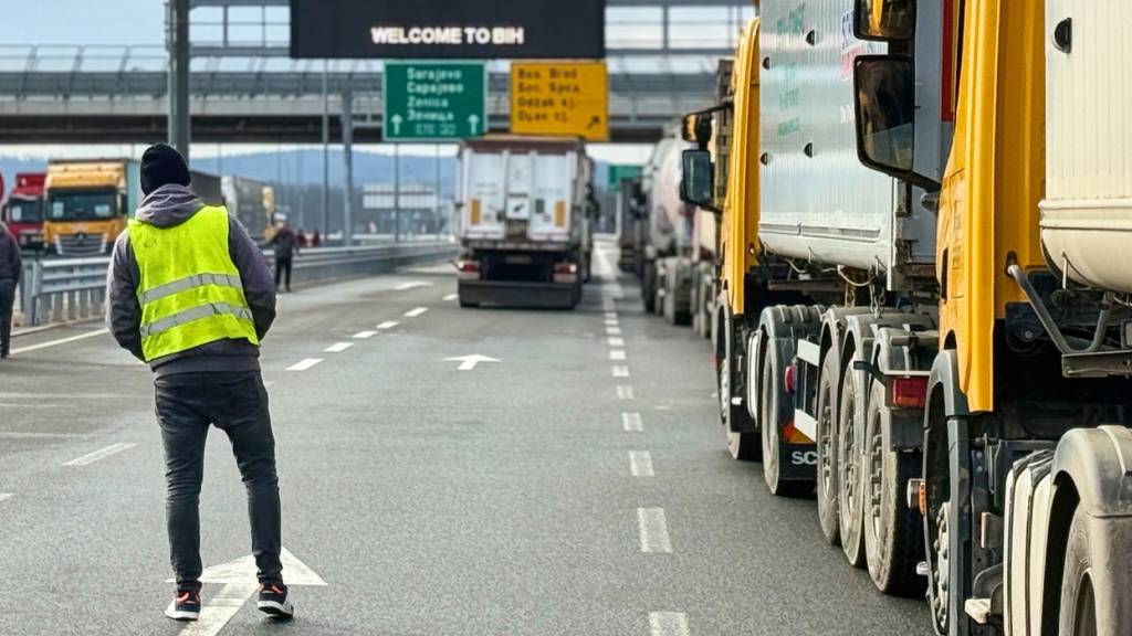 Südosteuropäische Lkw-Fahrer blockieren EU-Aussengrenzen
