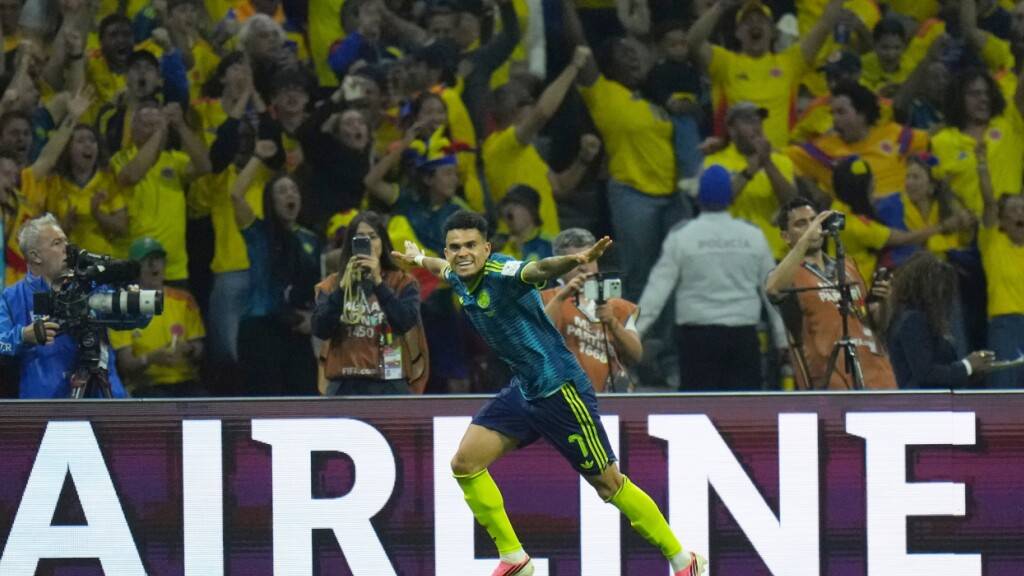 Luis Diaz feiert das 2:1