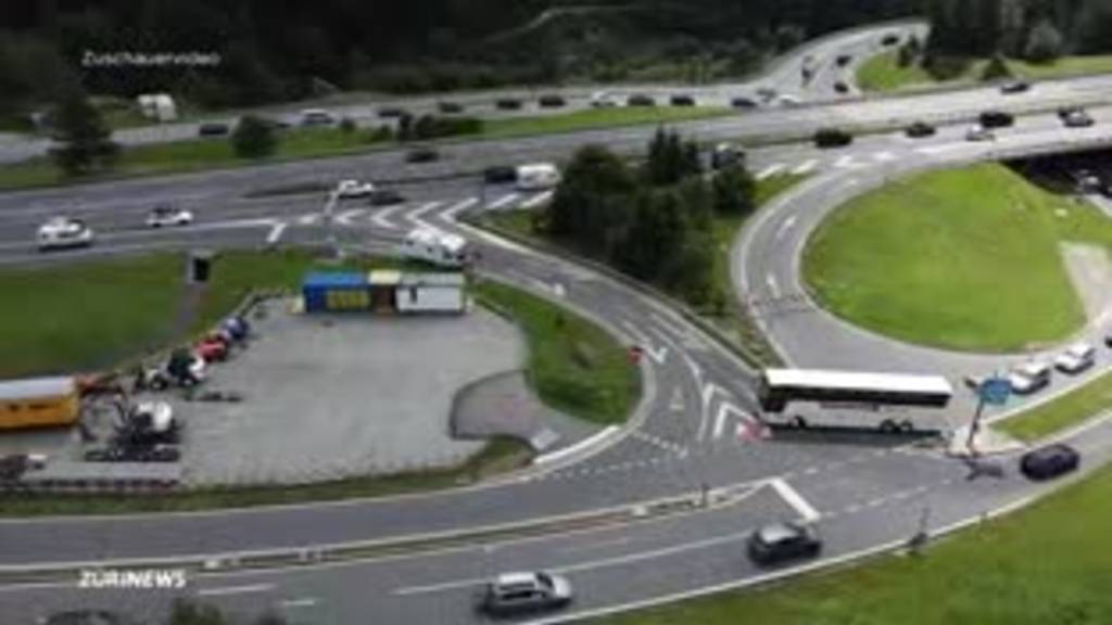 Chaos am Gotthard: Stau, Autobrand und Geisterfahrer