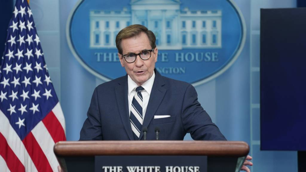 Die US-Regierung hat mit Blick auf die Zukunft des Gazastreifens diplomatische Gespräche mit Vertretern in der Region angemahnt. «Ich denke, was wir haben, sind viele Fragen, aber nicht viele Antworten», sagte der Kommunikationsdirektor des Nationalen Sicherheitsrats, John Kirby. Foto: Evan Vucci/AP/dpa