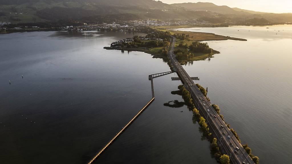 Blick über den Seedamm nach Rapperswil-Jona. (Archivbild)